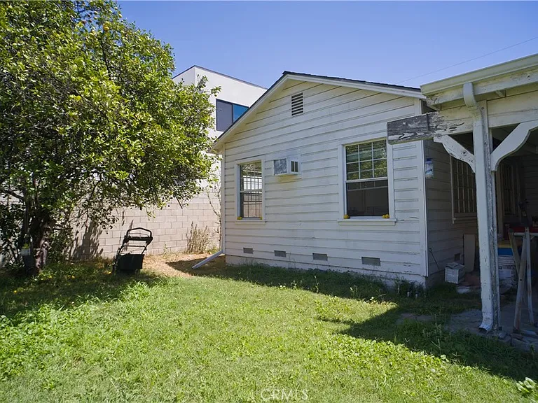 14431 Nordhoff St — Photo 7