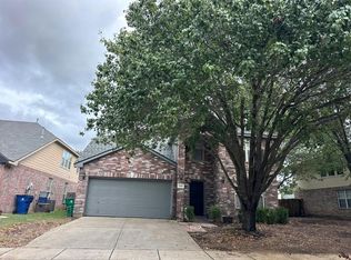 204 Heritage Dr, Crowley, TX 76036