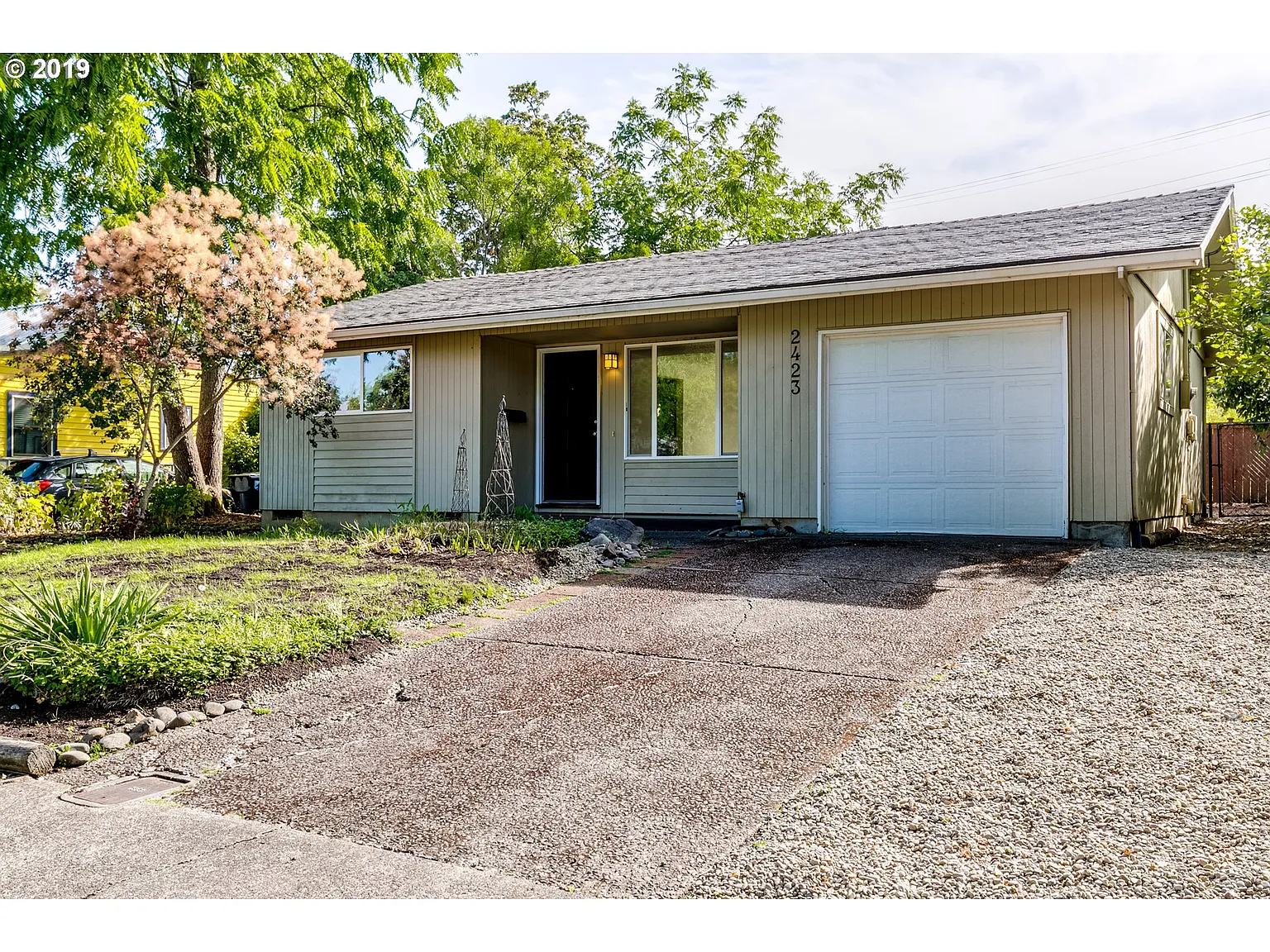 2423 Friendly St photo 1