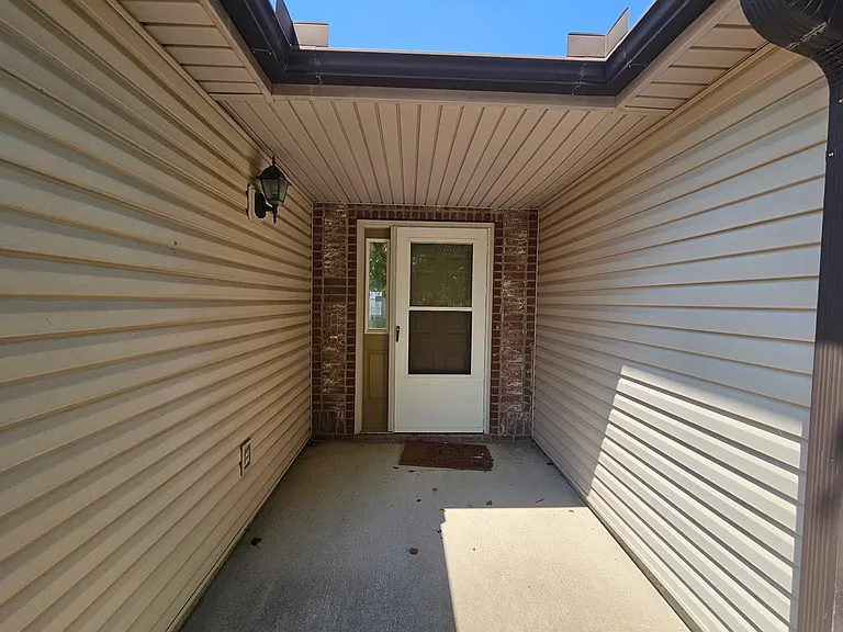 1905 Sideview Ln — Photo 3
