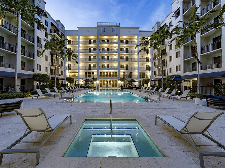 Manor in Plantation — Photo 5
