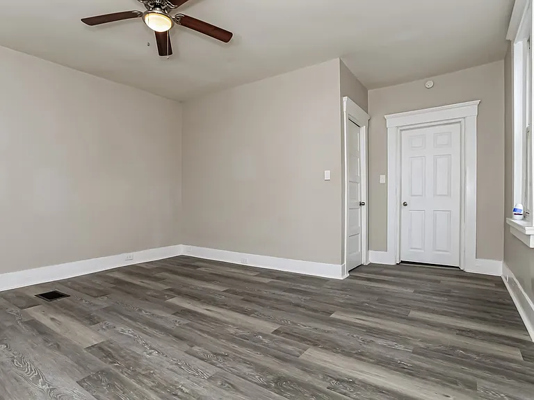 88400_019_living_room_13533345.jpg
