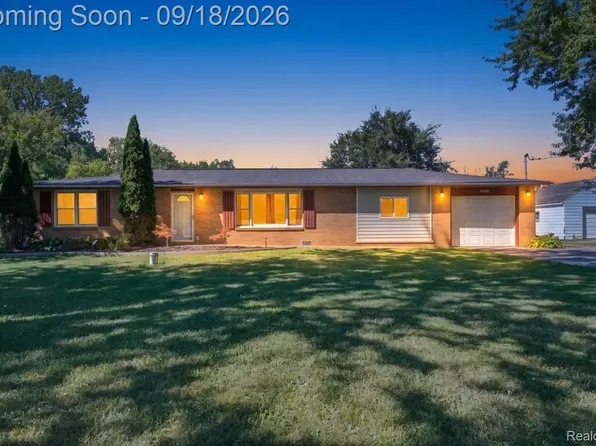 11184 N Fenton Rd, Fenton, MI 48430