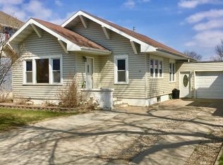 305 8th St NE, Devils Lake, ND 58301