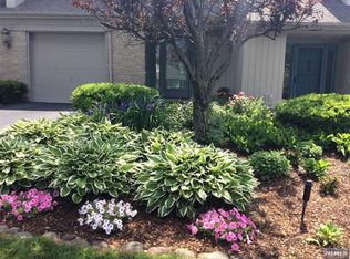 617 Blue Ridge Ln, Mahwah, NJ 07430