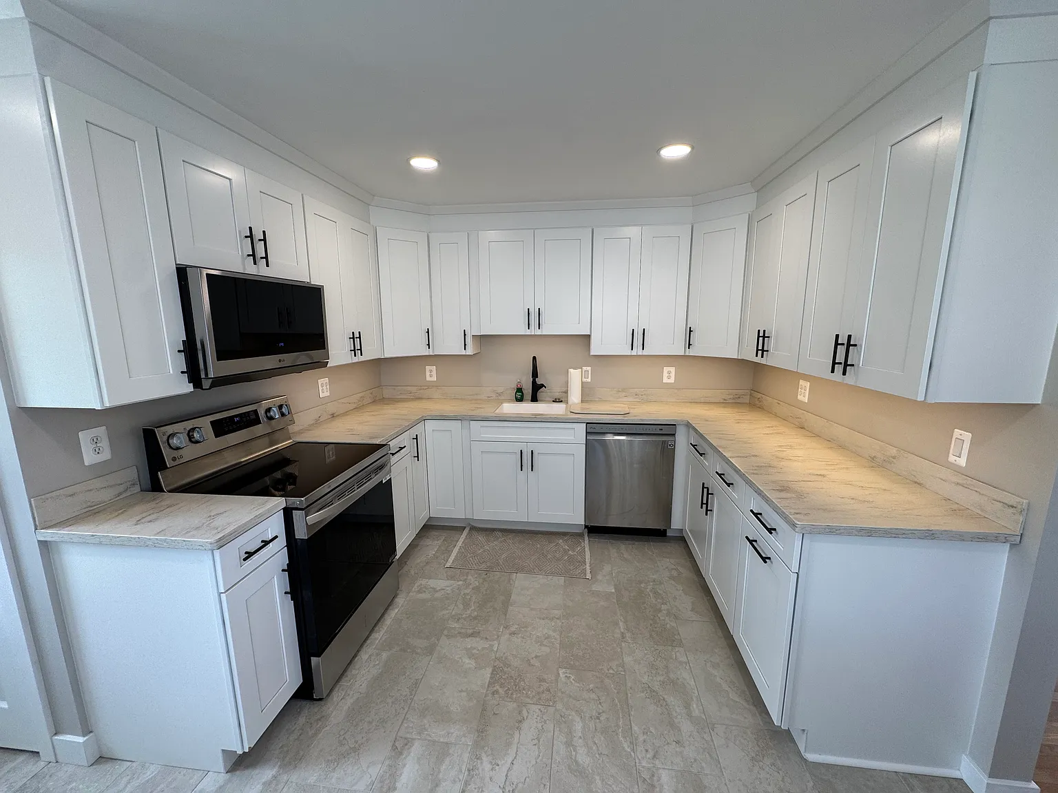 3 bed, 1080 sqft, $2,600 — Photo 2