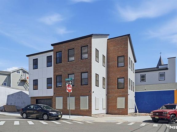 4th image of 36 Parkhurst St