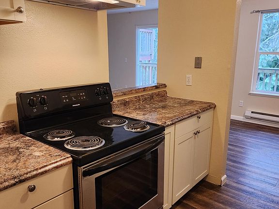 3rd image of 1936 Lincoln Ave SE APT 102