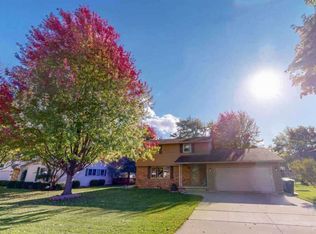 1279 Circle Dr, Green Bay, WI 54313
