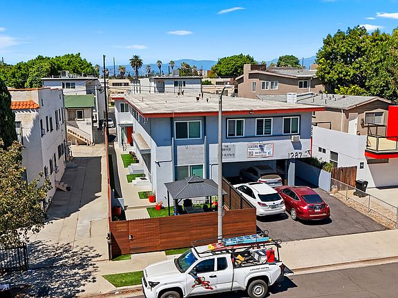 2nd image of 1287 W 37th Pl