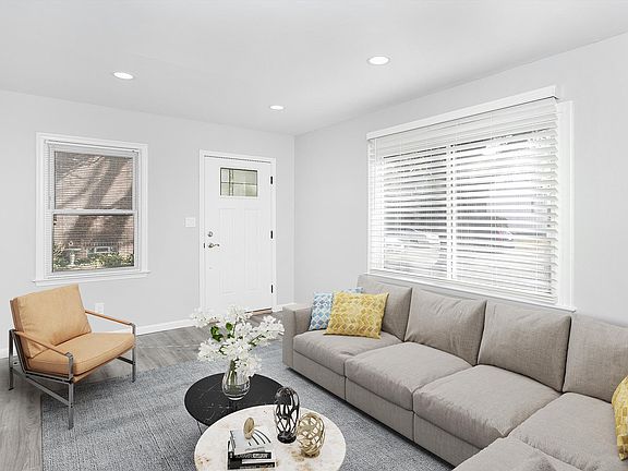5th image of 127 E Hazelhurst St #127