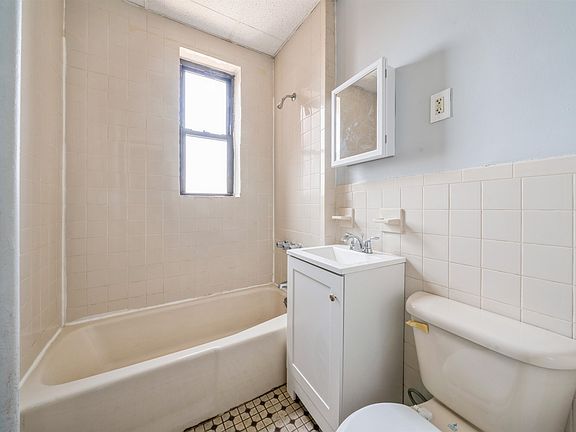 5th image of 117 Corbin Ave APT 401