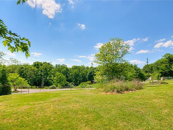 4th image of 7290 Manns Dr