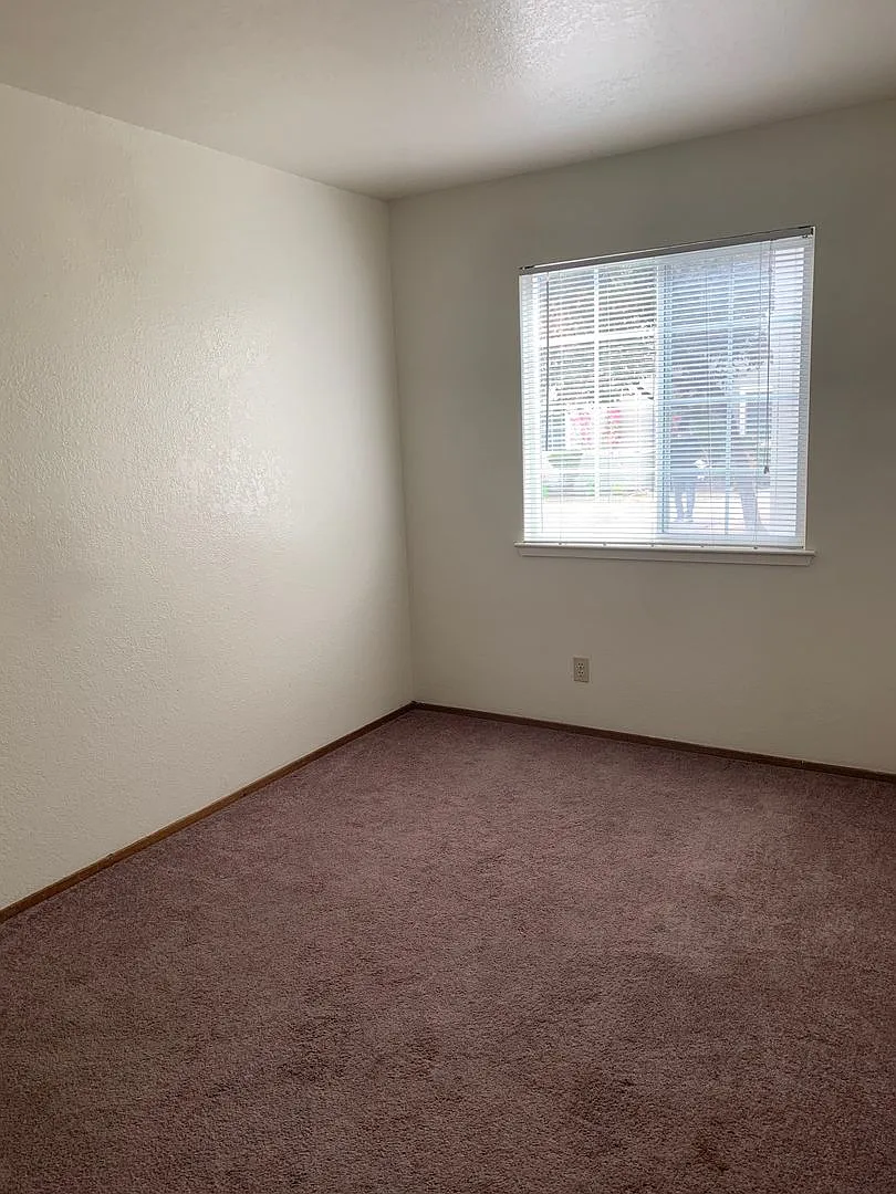 901-909-917 E. Market St — Photo 4