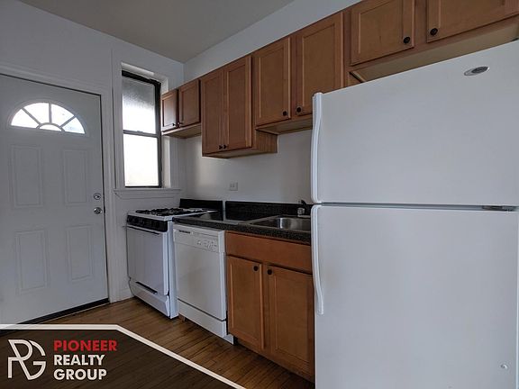 4th image of 3824 N Fremont St #3823E3