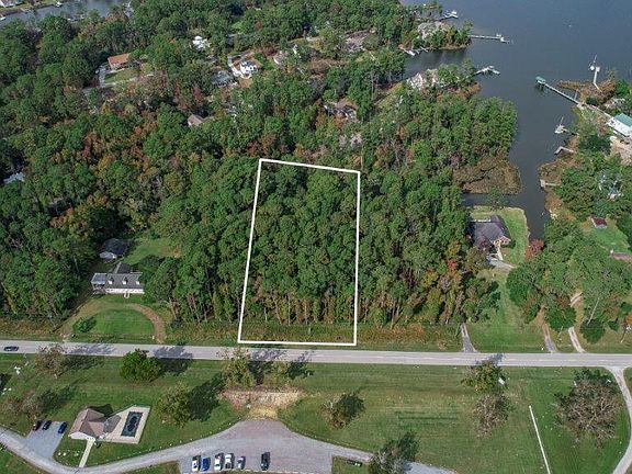 3rd image of 610 Oriental Rd