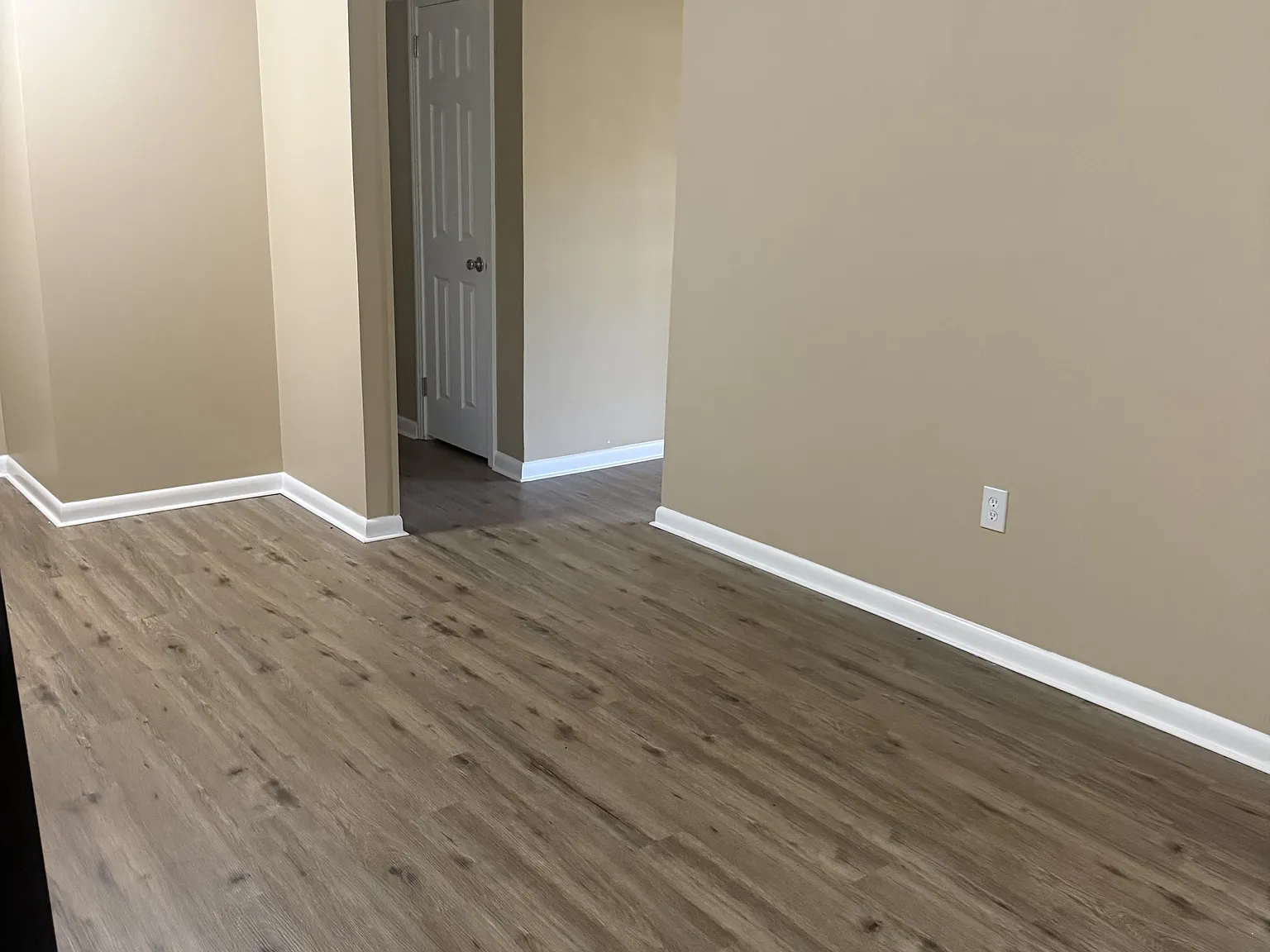 3 bed, 960 sqft, $1,400 — Photo 3