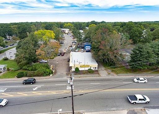 1st image of 609 Oak St