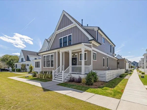 9533 Marina Dr, Norfolk, VA 23518