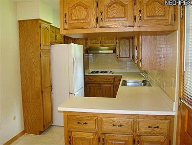 3rd image of 8441 Garfield Dr