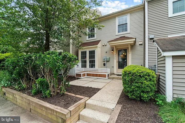 2 bed, 1.5 bath, 968 sqft, $1,900 — Photo 2
