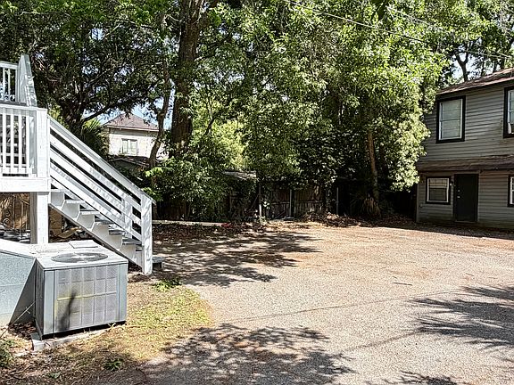 4th image of 1223 Elmira St APT A