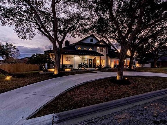 3rd image of 4517 River Park Dr