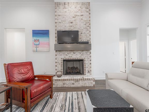 4th image of 4060 Rock Creek Ct
