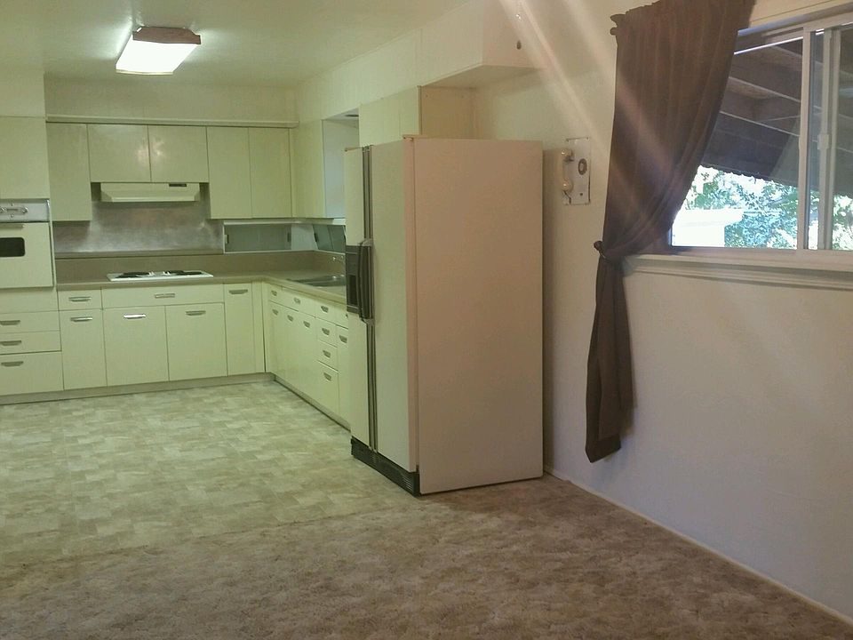 2nd image of 4025 E Douglas St
