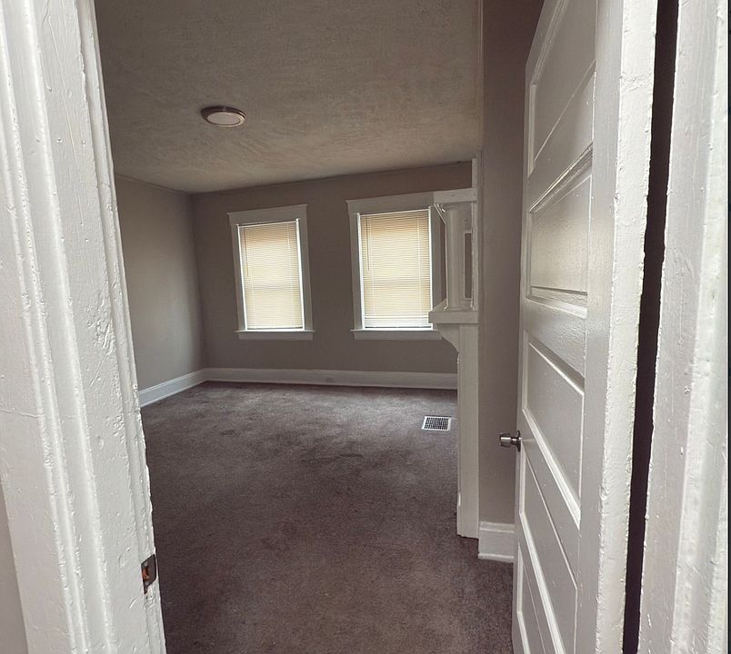 Building Photo 3