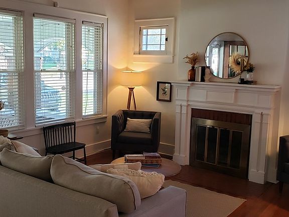 4th image of 302 W Brown St