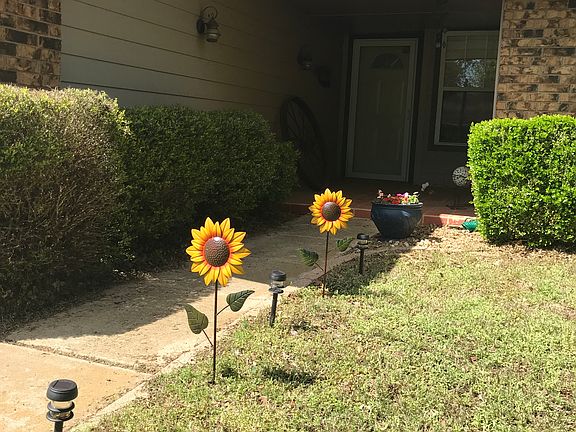 4th image of 10425 Hollyhead Way