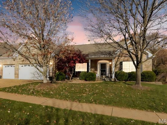 529 Crown Pointe Estates Ct, Ballwin, MO 63021