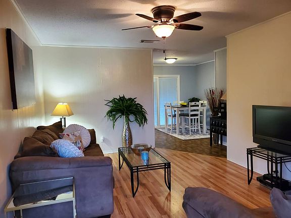 3rd image of 430 Carroll Ave