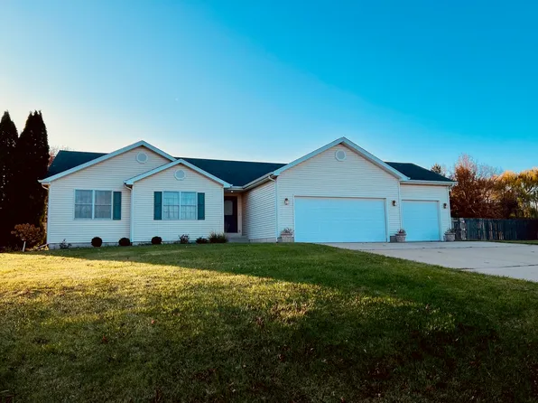 5806 S Indian Trl, Rochelle, IL 61068