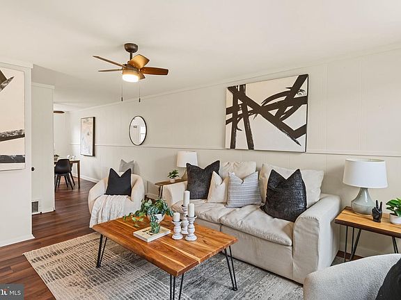 3rd image of 810 Bennington Rd