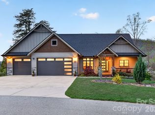 77 Village Pointe Ln, Asheville, NC 28803