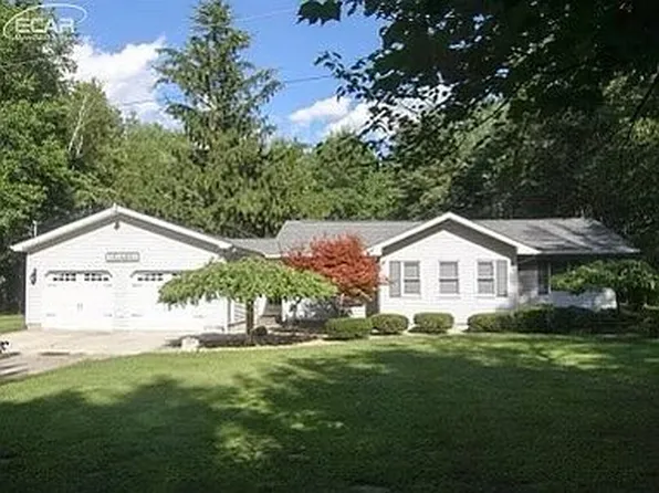 10489 S Graham Rd, Saint Charles, MI 48655