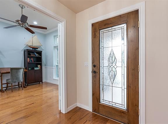 2nd image of 3316 Eisenhower Ln