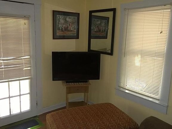 4th image of 1004 Hawkins St