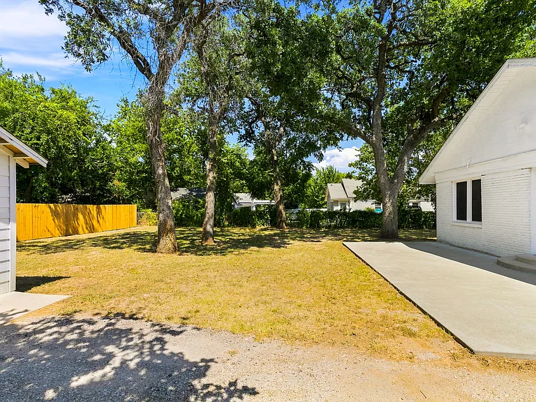 2319 Dell St — Photo 34