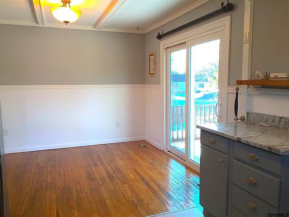 5th image of 11 Saint Raymond Ct