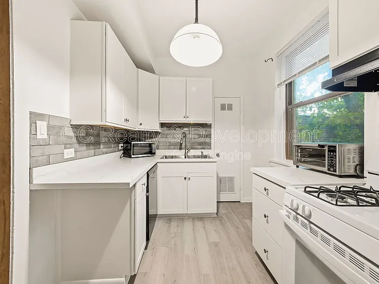 941 E Hyde Park Blvd #1 — Photo 15