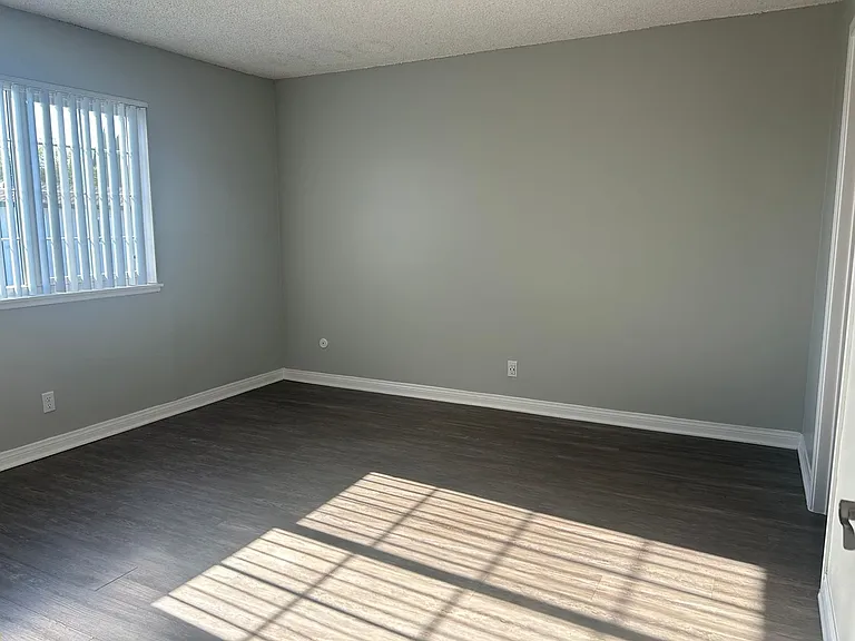 Villa Del Sol Apartments — Photo 76