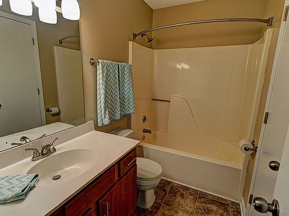 2nd image of 2022 Hyde Dr