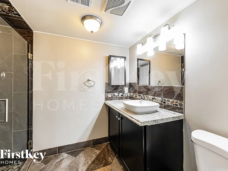 2028 W Schell Dr — Photo 16