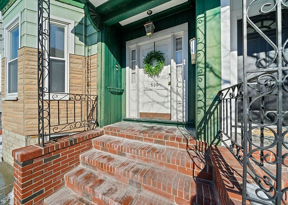 1st image of 500 E 6th St