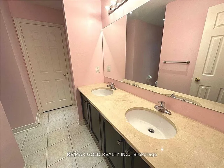 471 Meadowridge Ct — Photo 34