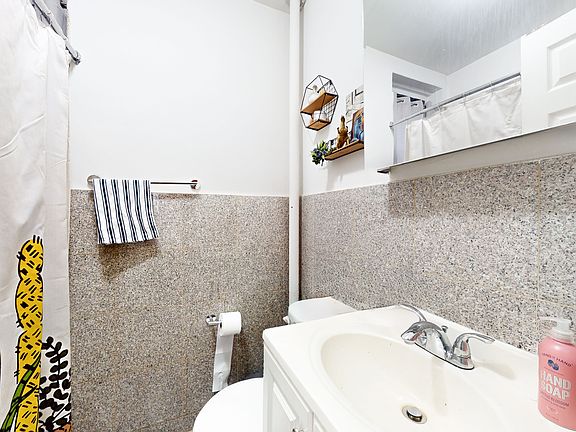 4th image of 178 Thompson St APT 3D
