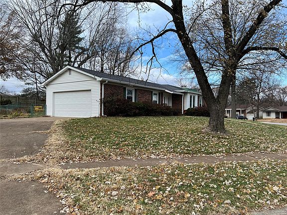 2nd image of 418 Sorrento Dr
